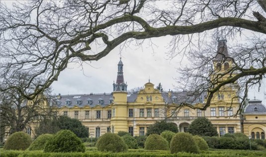 A Wenckheim család vendégei lehetnek a látogatók a szabadkígyósi kastélyban