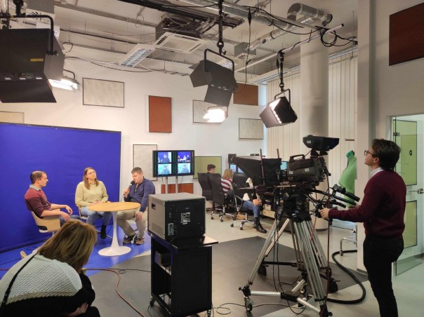 Mesterséges intelligencia és vallás - támogat vagy távolít?